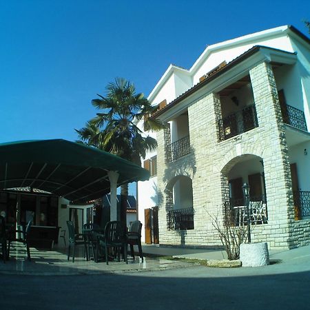B&B Moderno Fazana Exterior photo