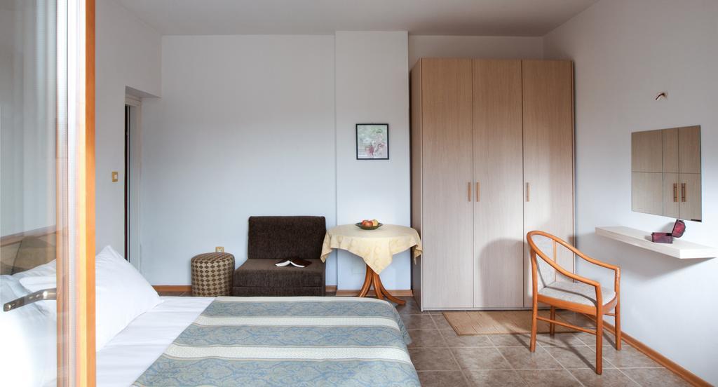 B&B Moderno Fazana Room photo