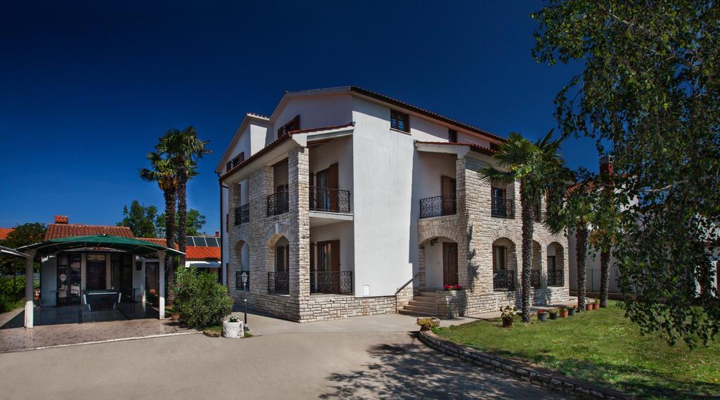 B&B Moderno Fazana Exterior photo
