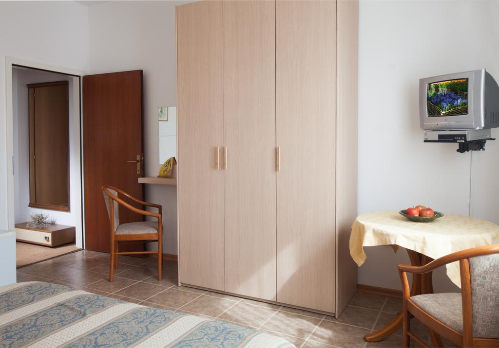 B&B Moderno Fazana Room photo